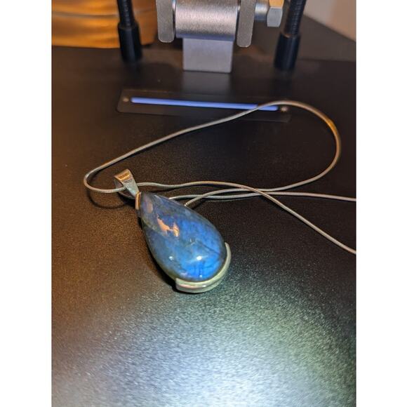 Labradorite Gemstone Pendant Necklace - Picture 2 of 8